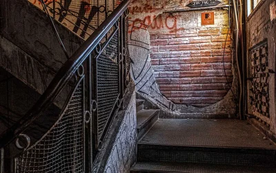 Ton That Dam Building