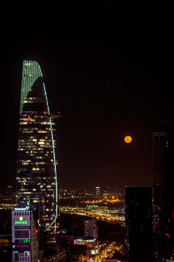Bitexco Moon