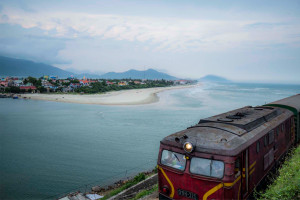 Hai Van Pass Train