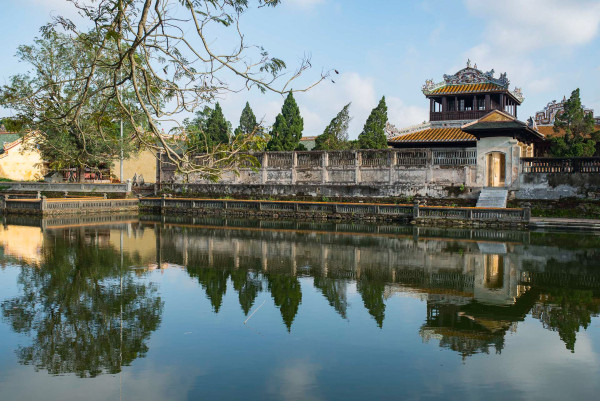 Hue moat reflections