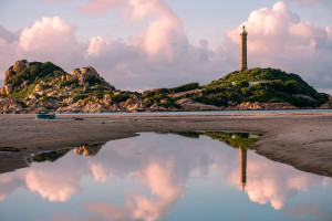 ke ga lighthouse reflections