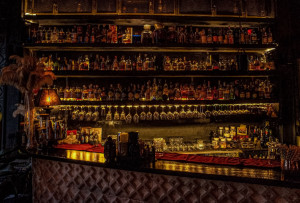 Ton That Dam Snuffbox Bar