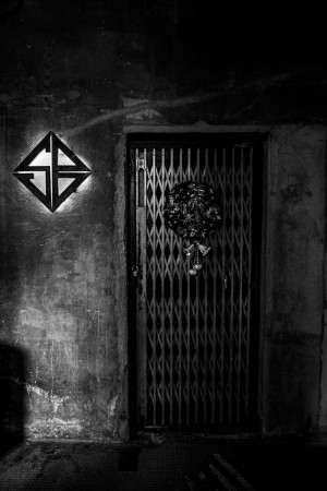 Ton That Dam Snuffbox Entrance